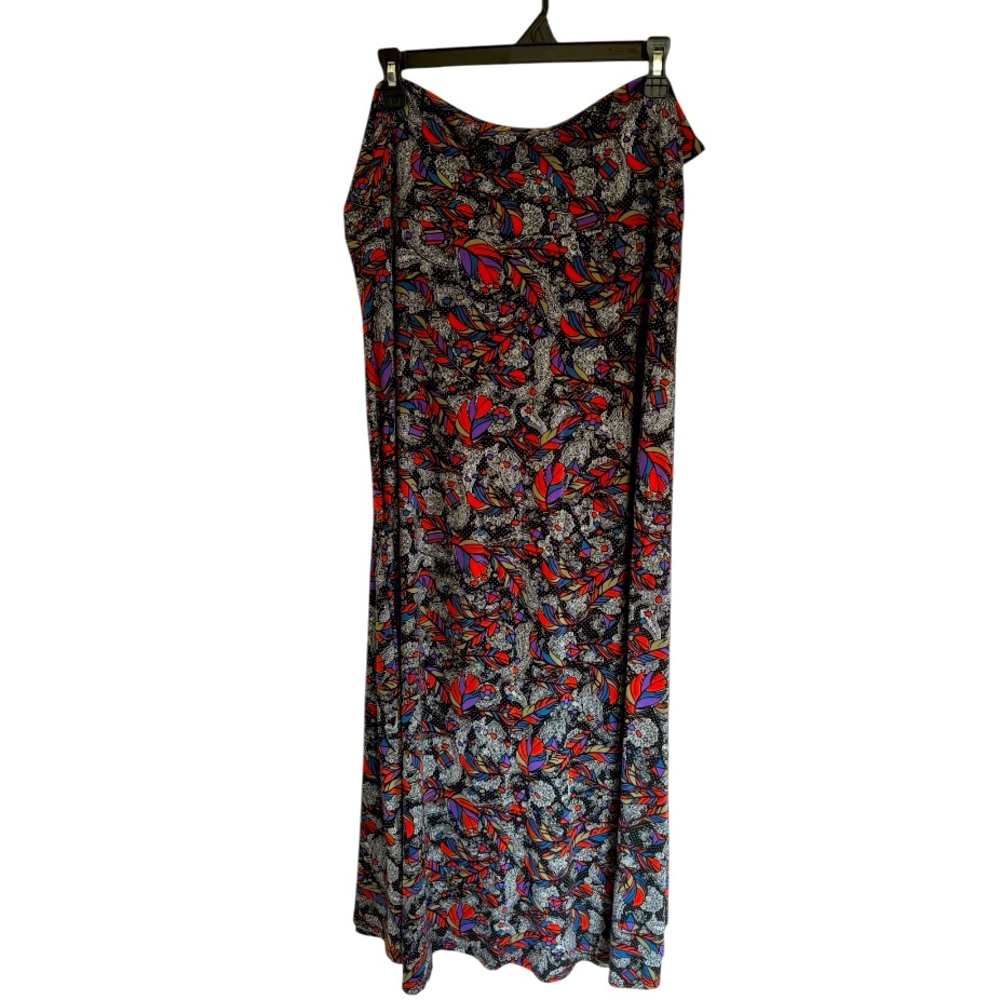 LuLaRoe Woman’s Size 3XL (24/26) Black White Red Abstract Long Maxi Skirt